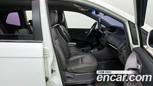 KG모빌리티(SsangYong) Korando 투리스모 4WD GT 11인승, 2014 11