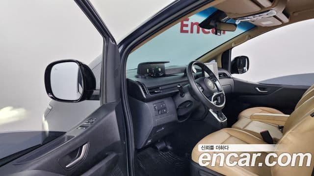 Hyundai Staria Modern, 2025 10
