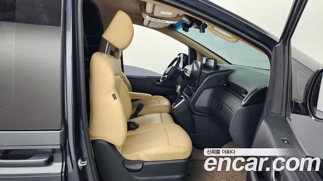 Hyundai Staria Modern, 2025 11
