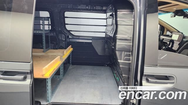 Hyundai Staria Modern, 2025 12