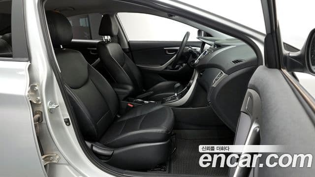 Hyundai Avante MD Style, 2013 11