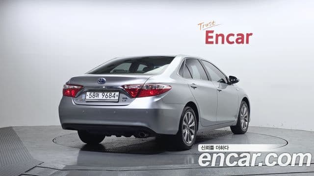 Toyota New 캠리 гибрид LE, 2017 2