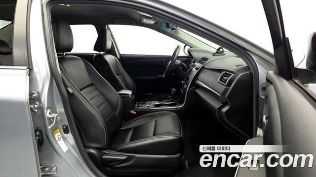 Toyota New 캠리 гибрид LE, 2017 11