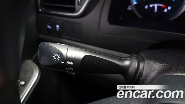 Toyota New 캠리 гибрид LE, 2017 17