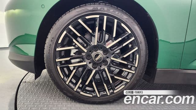 Mini Cooper Электрический (Electric) 4세대 SE favored, 2024 все фото