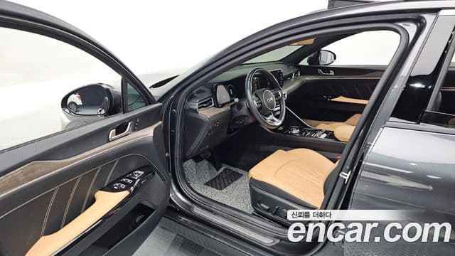 Kia K5 3세대 Signature, 2021 11