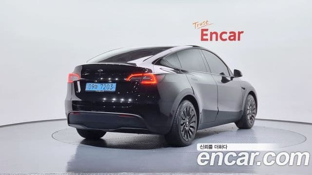 Tesla модель Y, 2025 2