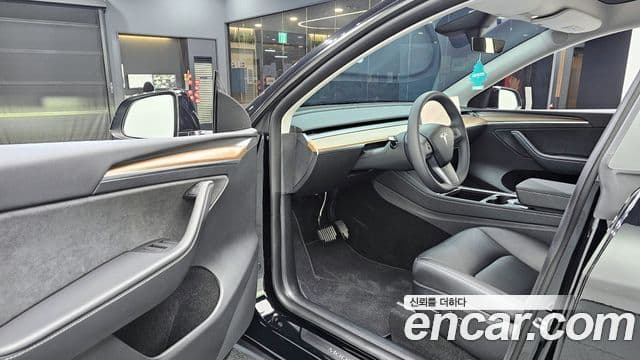 Tesla модель Y, 2025 11