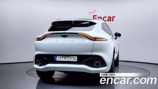 Aston Martin DBX 4.0 V8, 2021 4