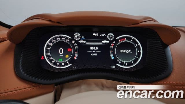 Aston Martin DBX 4.0 V8, 2021 8