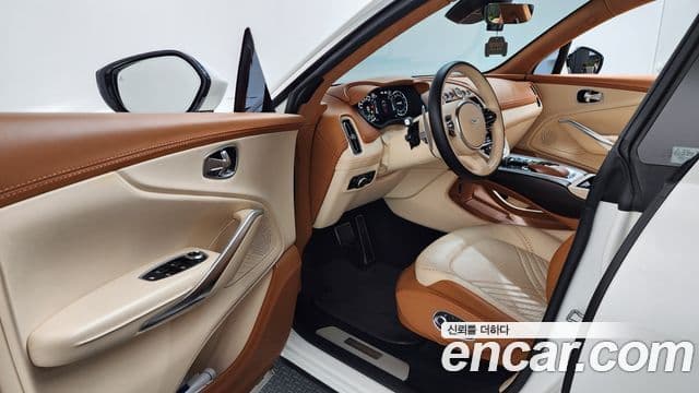 Aston Martin DBX 4.0 V8, 2021 10