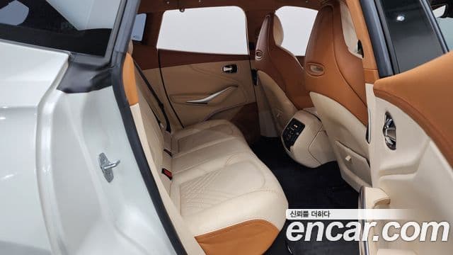 Aston Martin DBX 4.0 V8, 2021 12