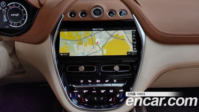 Aston Martin DBX 4.0 V8, 2021 14