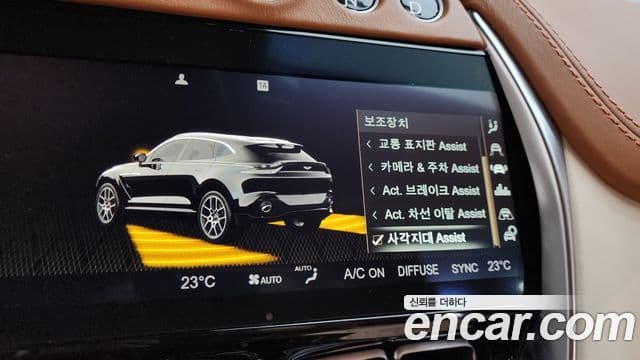 Aston Martin DBX 4.0 V8, 2021 16