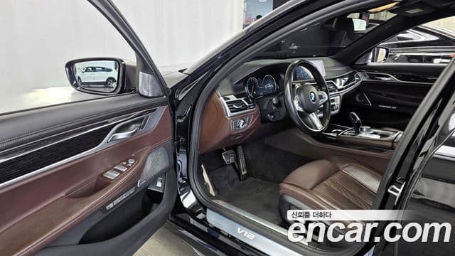 BMW 7시리즈 (G11) M760Li xDrive, 2017 10
