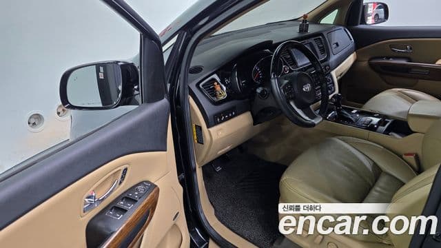 Kia All New Carnival Noblesse, 2016 11
