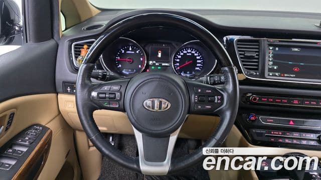 Kia All New Carnival Noblesse, 2016 13
