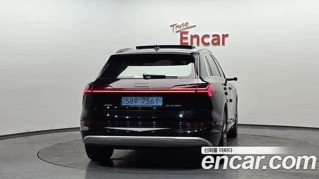 Audi e-Tron, 2022 4