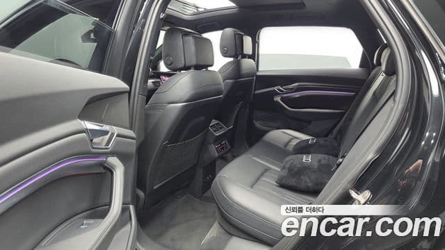 Audi e-Tron, 2022 12