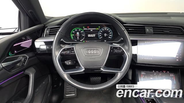 Audi e-Tron, 2022 13