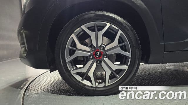 Kia Seltos Signature, 2021 все фото