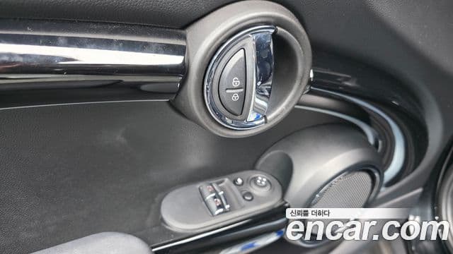 Mini Cooper 3세대, 2023 13