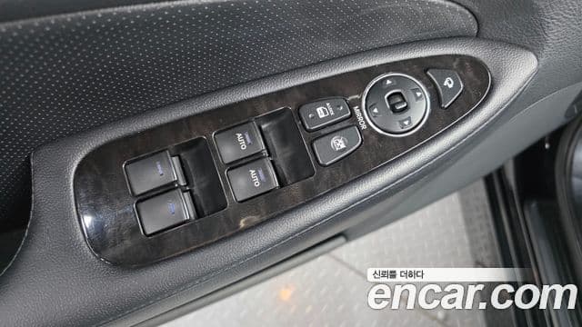 Hyundai Genesis Special, 2013 12