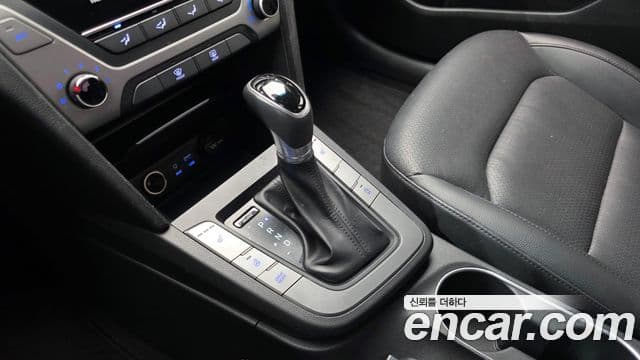 Hyundai Avante AD 1.6 e-VGT Smart, 2017 9