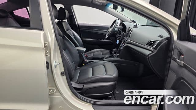 Hyundai Avante AD 1.6 e-VGT Smart, 2017 10