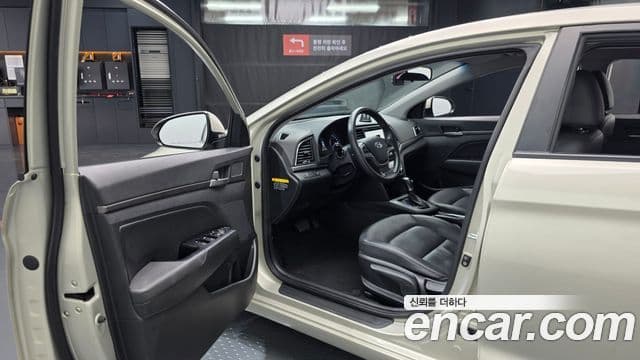 Hyundai Avante AD 1.6 e-VGT Smart, 2017 11