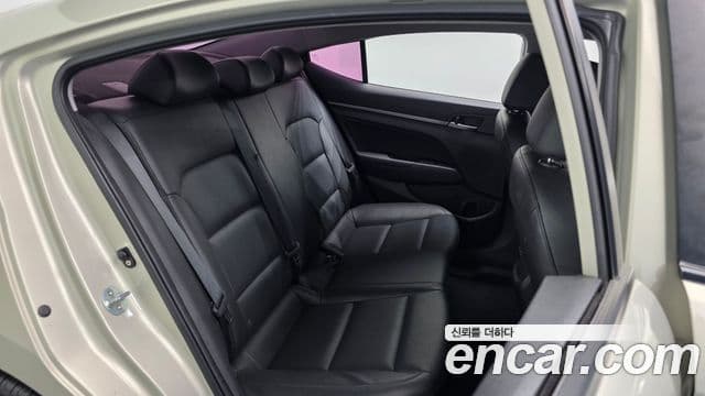 Hyundai Avante AD 1.6 e-VGT Smart, 2017 12