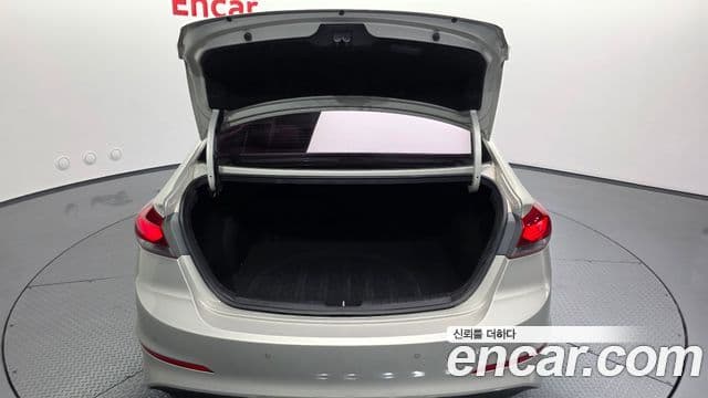 Hyundai Avante AD 1.6 e-VGT Smart, 2017 20