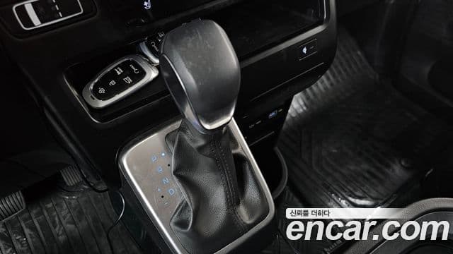 Hyundai Staria Modern, 2023 9