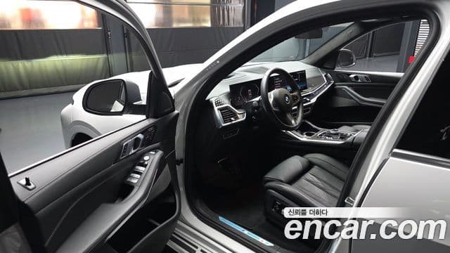 BMW X7 (G07) xDrive 40i M Sport 6인승, 2025 10