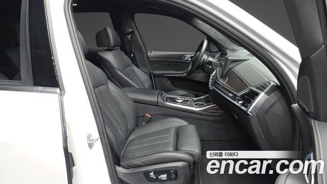 BMW X7 (G07) xDrive 40i M Sport 6인승, 2025 11