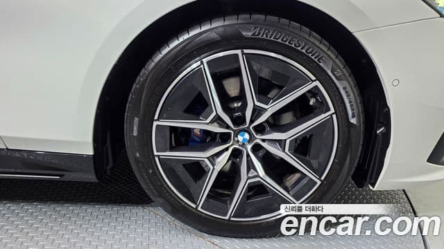 BMW 5시리즈 (G60) 520i M Sport, 2024 все фото