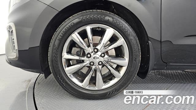 Kia The / новый New Carnival VIP, 2019 все фото