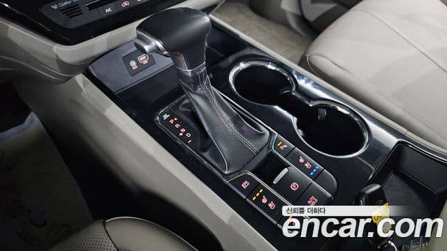 Kia The / новый New Carnival VIP, 2019 9