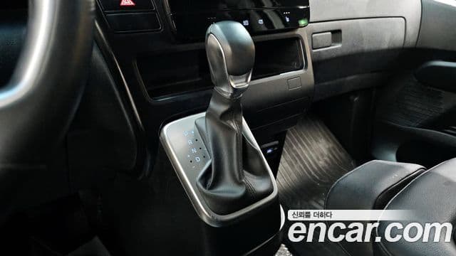 Hyundai Staria Modern, 2023 9