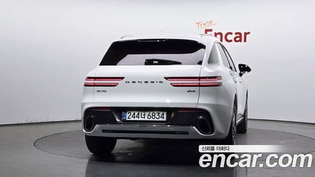 Genesis GV70, 2021 4