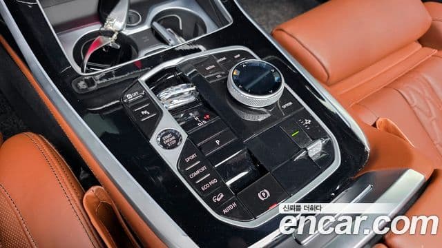 BMW X7 (G07) xDrive 40i M Sport 6인승, 2024 9