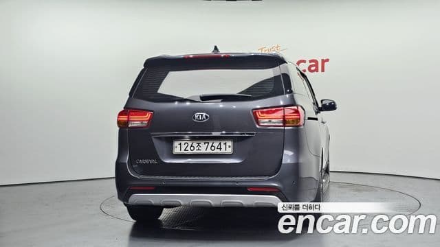 Kia All New Carnival Prestige, 2018 4