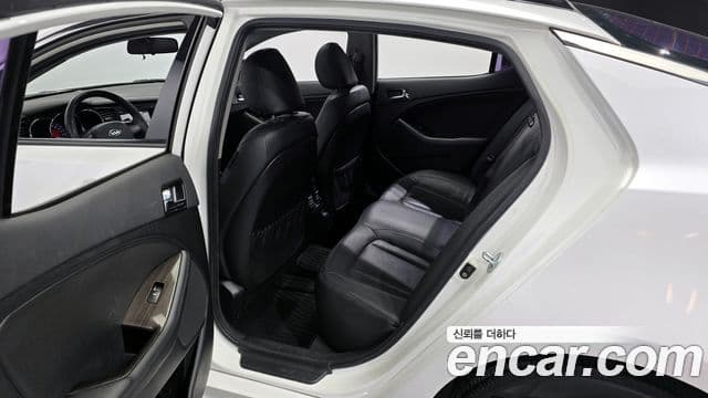 Kia K5 2.0 Deluxe, 2011 11