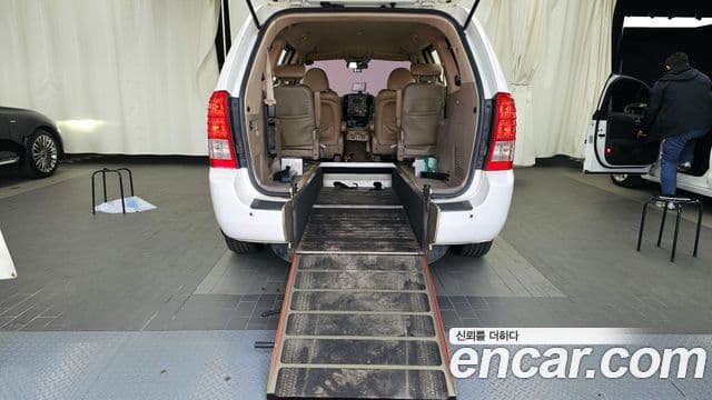 Kia Carnival R инвалидная коляска / для коляски 리프트/슬로프, 2011 20