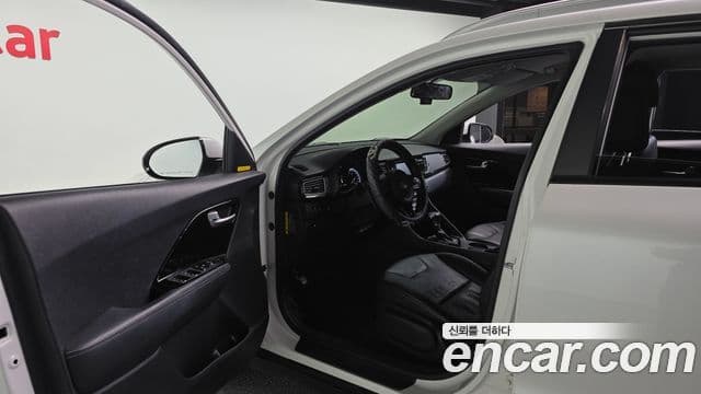 Kia Niro Prestige, 2017 10