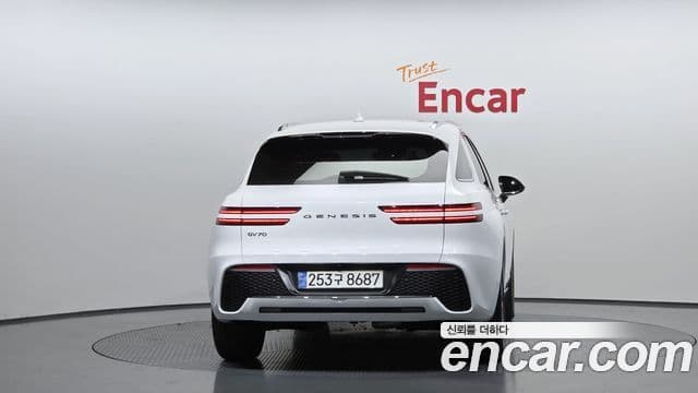 Genesis GV70, 2023 4