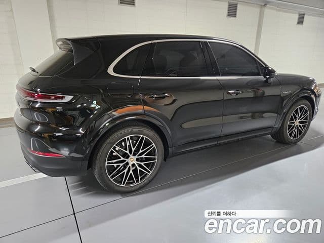 Porsche Cayenne (PO536) 3.0 E-гибрид, 2025 3