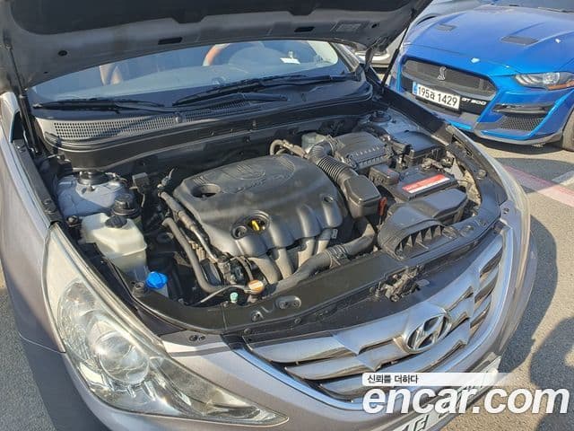 Hyundai YF Sonata Luxury, 2010 4