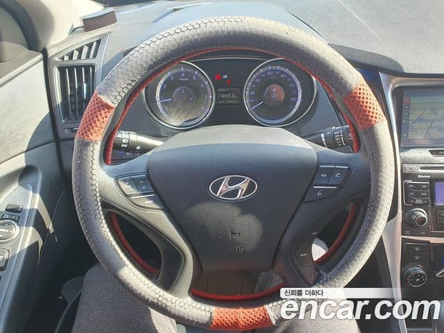 Hyundai YF Sonata Luxury, 2010 8