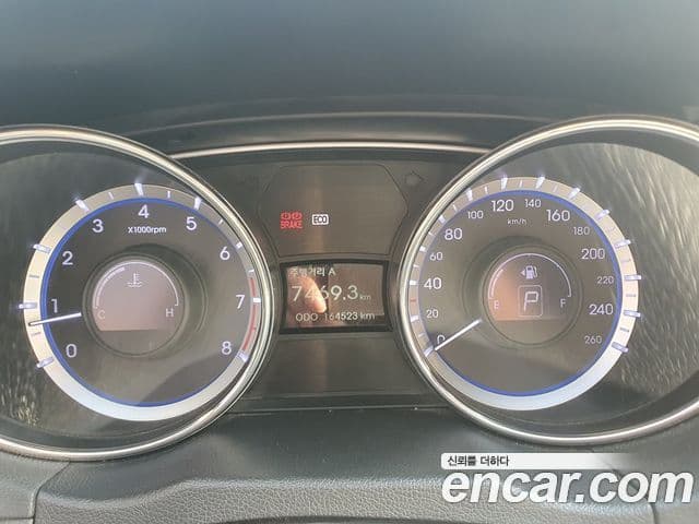 Hyundai YF Sonata Luxury, 2010 9